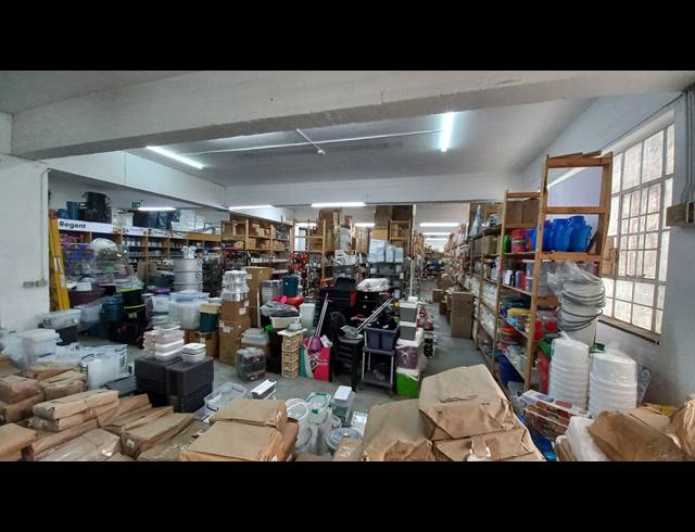2,585M² BUILDING TO LET IN SALT RIVER